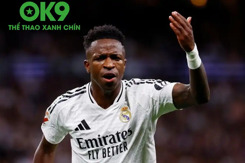 Vinicius vẫn được HLV Xabi Alonso bảo vệ (Ảnh: AS)